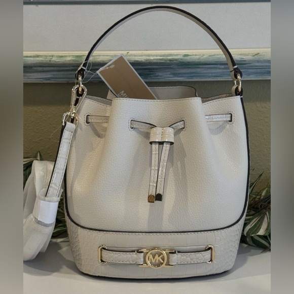 Michael Kors Cream Reed Belted Bucket Bag - Picture 4 of 10